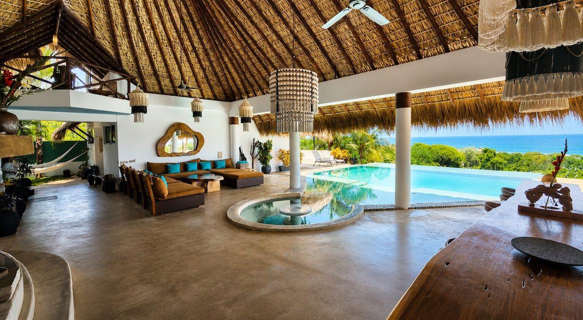 The infinity pool and ocean view at Casa Nova, Tierra en Armonía