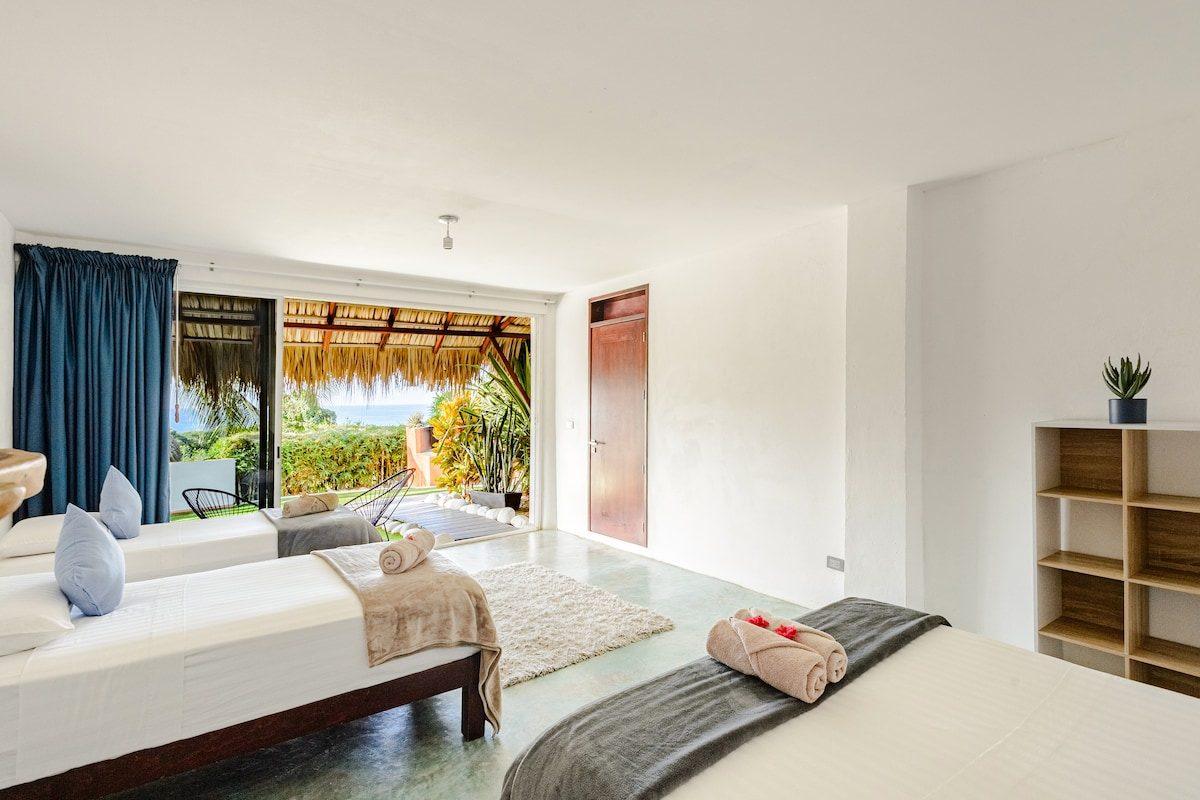 The private path down to the beach at Casa Nova, Tierra en Armonía