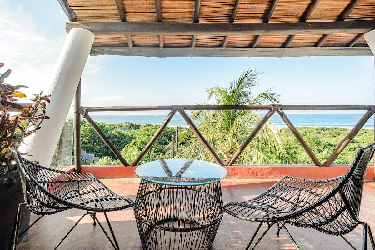 The private path down to the beach at Casa Nova, Tierra en Armonía