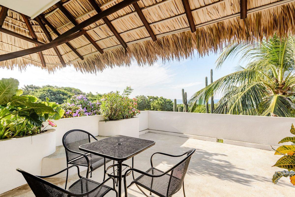 The jacuzzi under the palapa at Casa Nova, Tierra en Armonía