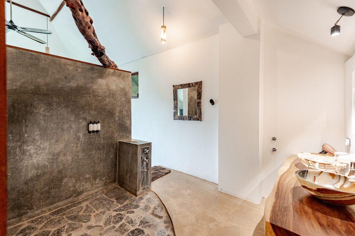 A light-filled bedroom at Ensueño, Tierra en Armonía