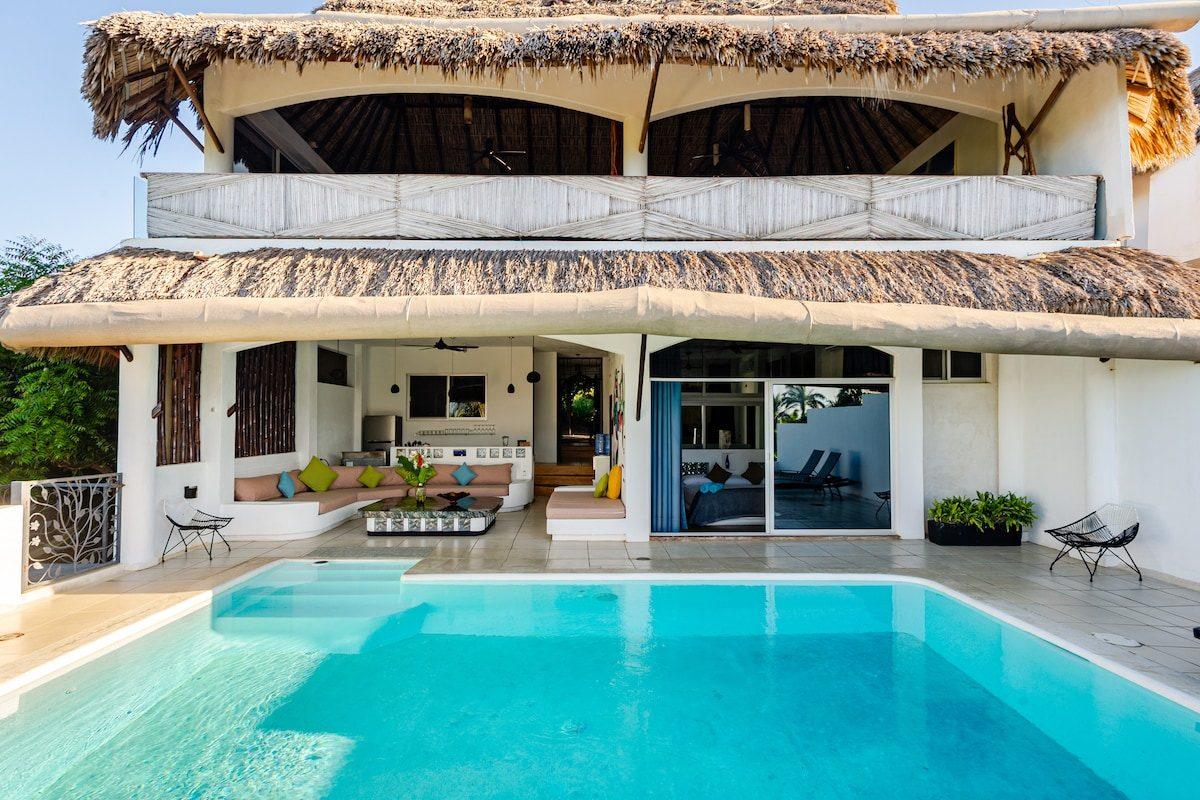 The private pool and ocean view at Raíz, Tierra en Armonía