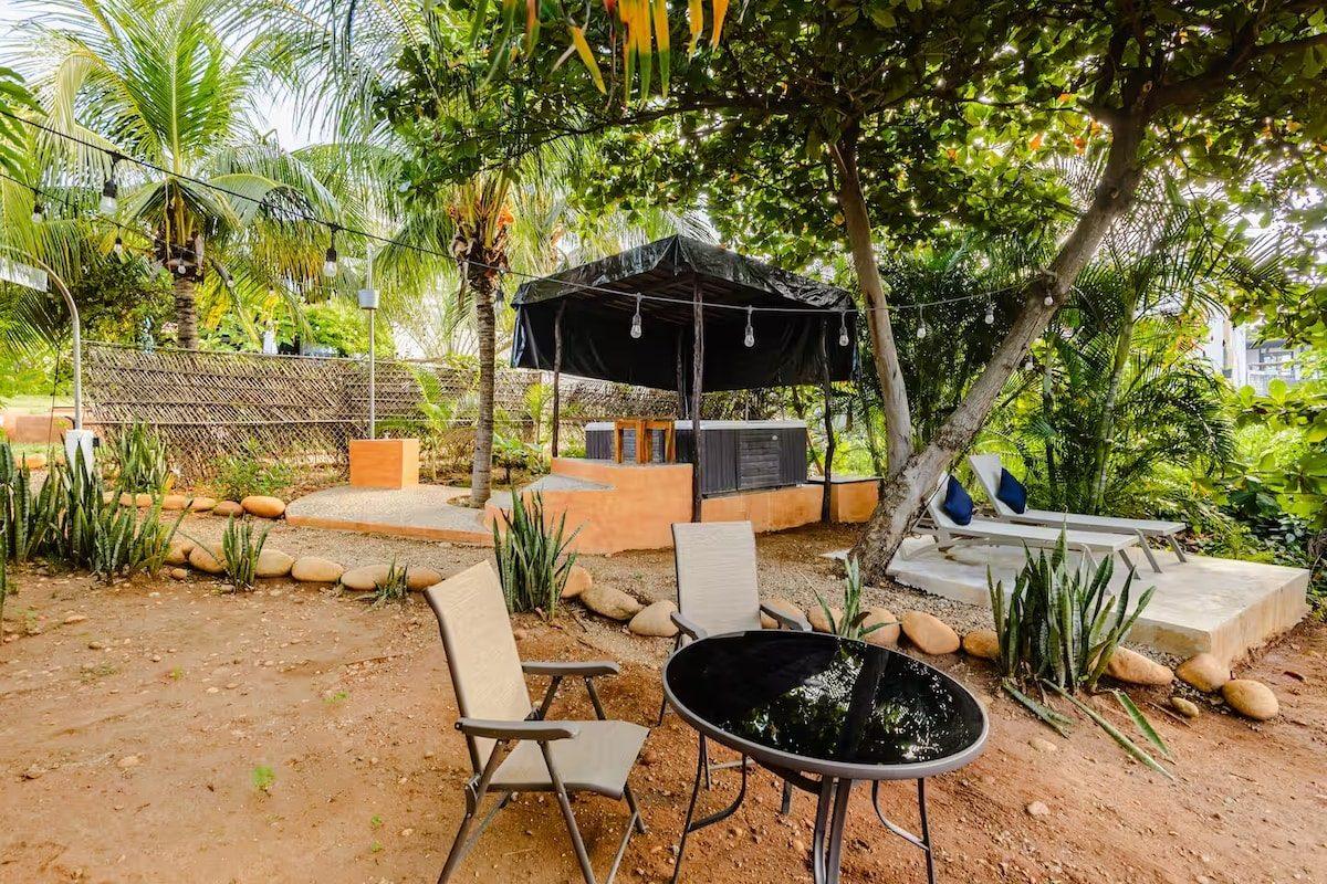 The grounds and tropical planting at Tilcajete, Tierra en Armonía